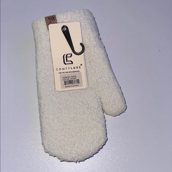 White Mittens - Picture 1 of 1